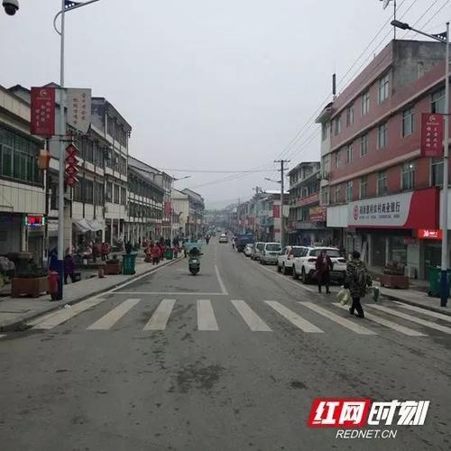 占地8亩多摊位200多个,慈利县龙潭河镇农贸市场开业了