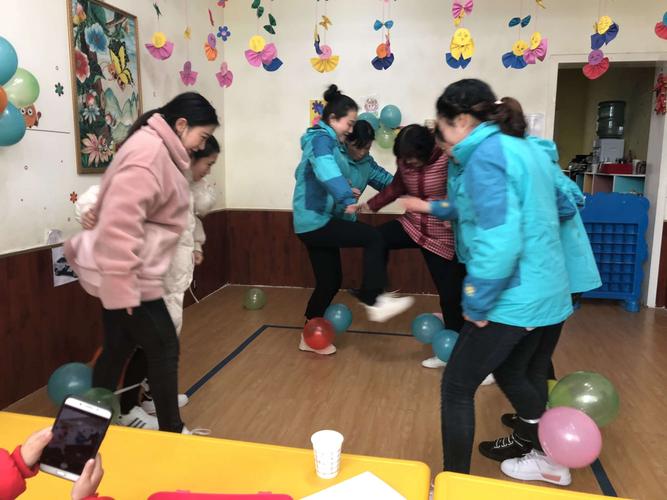 做阳光女性 展教师风采——星光幼儿园庆"三八妇女节"
