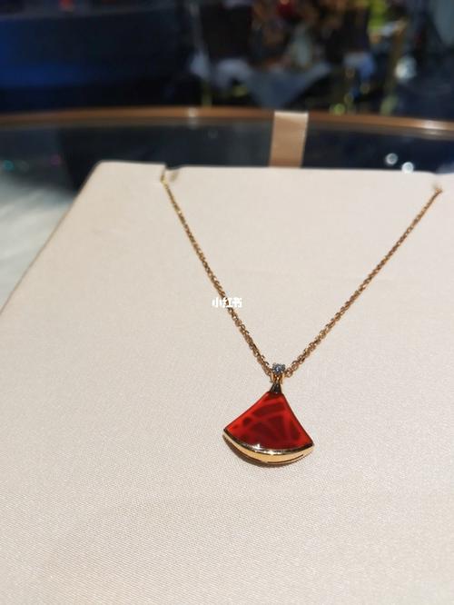 宝格丽红扇子项链红玉髓的特殊纹路,超级别致,显肤白优雅大气,和小