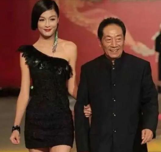 饶芯语31岁嫁给68岁王奎荣婚后孕有一双儿女如今她后悔过吗