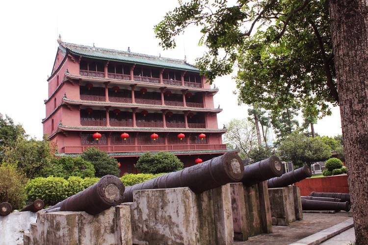 广州越秀山镇海楼,字古以来一直是广州城的城标.