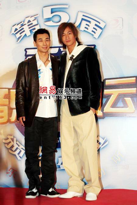 百事榜:颁奖嘉宾赵文卓 何润东(2)