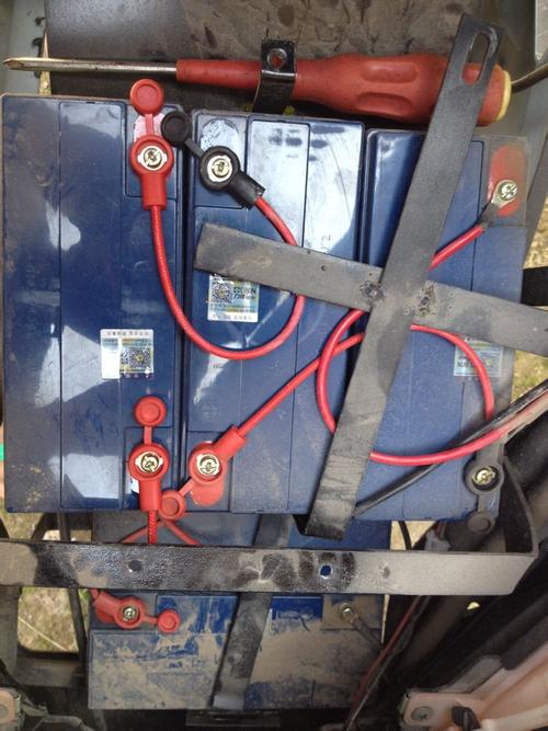 我的电瓶车是60v的 我想在车上连接音响 ,音响要12v的 应该怎么连接