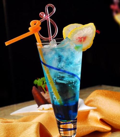 鸡尾酒蓝色夏威夷多少度30度左右满满的都是热带风情