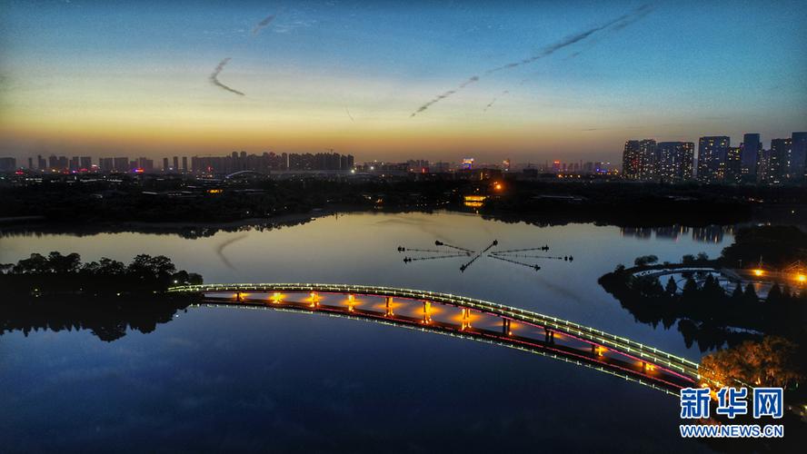 航拍安徽:湖似翡翠碧连天 晚霞夕阳人未眠