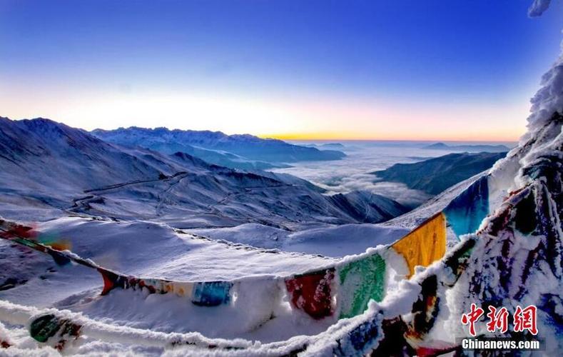 四川夹金山 雪落出美景