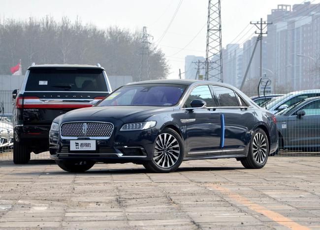 轴距将近3米,空间不输5系的进口豪华轿车,实拍林肯大陆