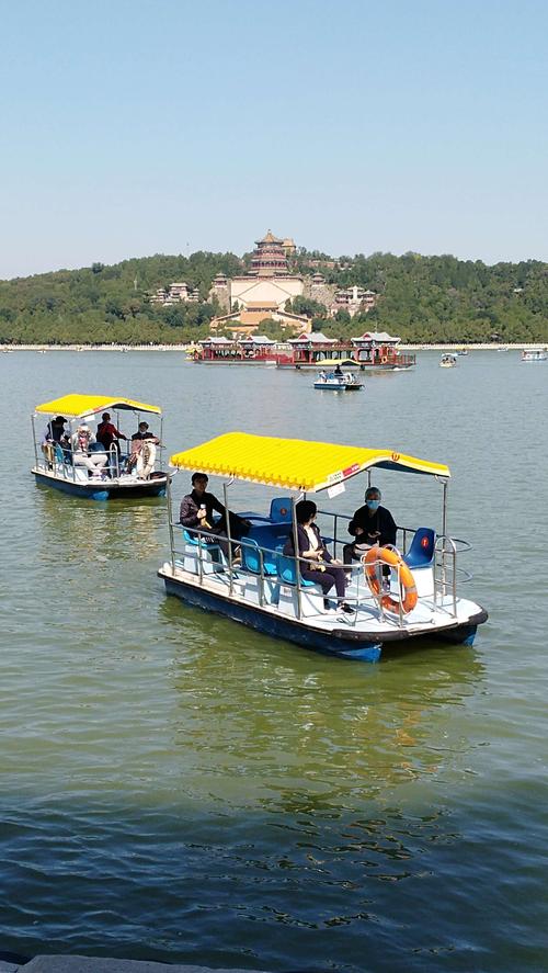 《七律-中秋观北京颐和园昆明湖》