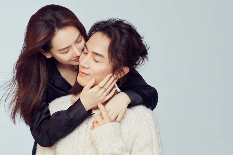 李承铉将戚薇比喻成兔子公开秀恩爱让人遐想连篇