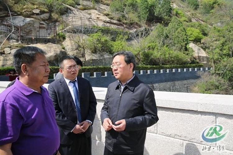 区委书记常卫带队检查五一节前服务保障工作