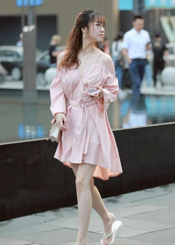 小姐姐们的裙子,各有各的感觉,最后一个简直是腿精本精了!