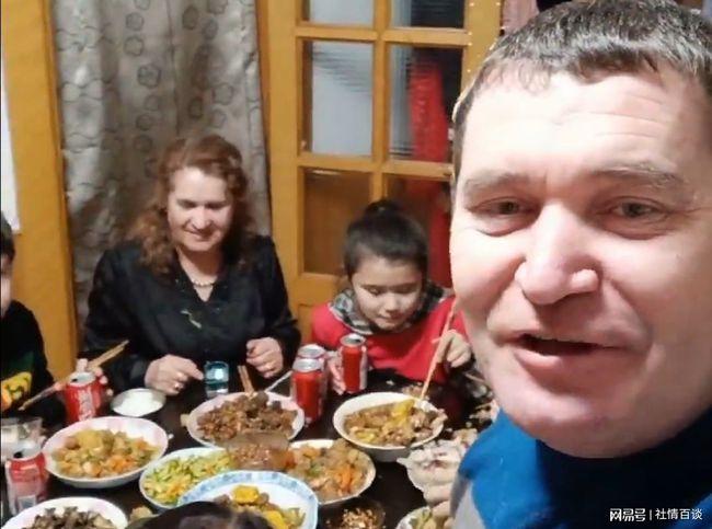 俄罗斯族董德升大叔的外貌引发了人们对中国人的讨论