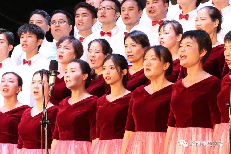 师生燃情红歌大合唱,奏响"礼赞新中国奋进新时代"的强音