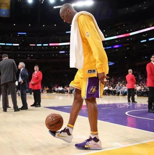 如果当年科比没有进nba,而是去踢足球会怎么样?