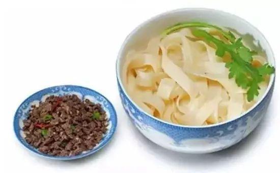 豆面汤多用萝卜丝和地瓜叶子等下锅,口感清爽,有绵软的豆香.