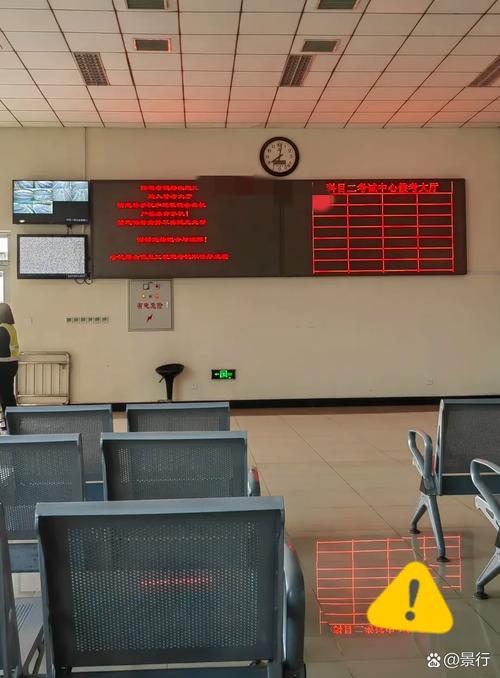 大厅里不让带手机,什么都不能干,真的挺难熬的