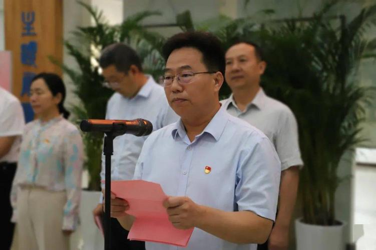 邹城市政协主席田成柱致辞