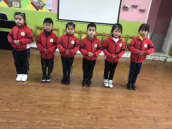 "文明礼仪伴我行"——创新幼儿园中大班组礼仪活动