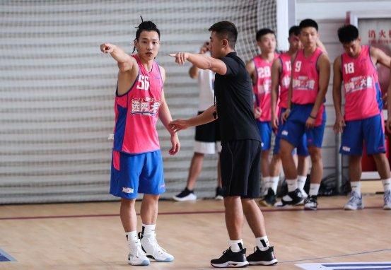 草根街球王周锐曾因个子太矮被校队劝退凭实力打出一片天空