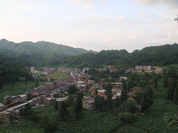 织金县东南部,东南连猫场镇,南与安顺市普定县补郎乡接壤,西与黑土乡
