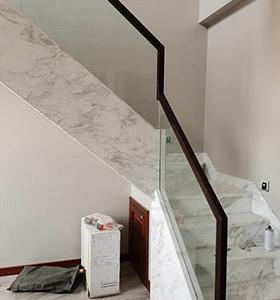 上海实木楼梯生产厂家,玻璃楼梯