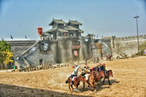 走进东平水浒影视城