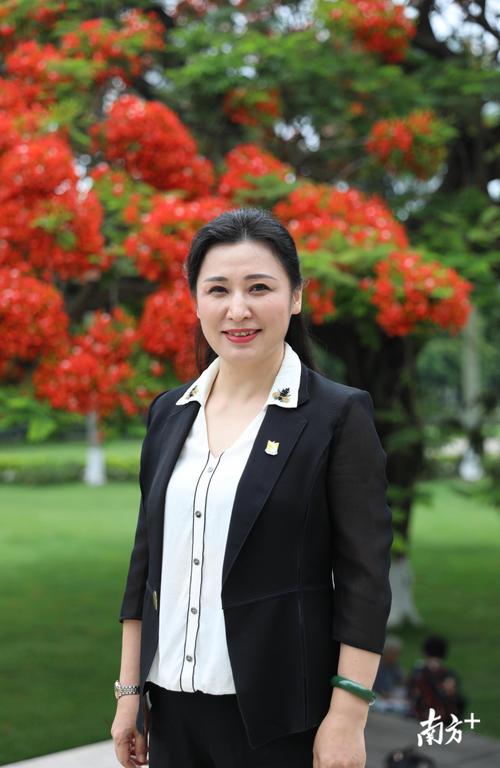南方日报记者专访汕头大学党委书记,校长姜虹.