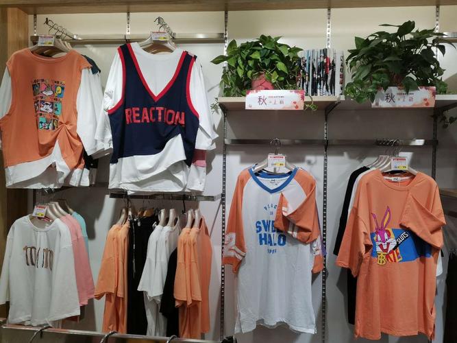 伊川店女款卫衣陈列