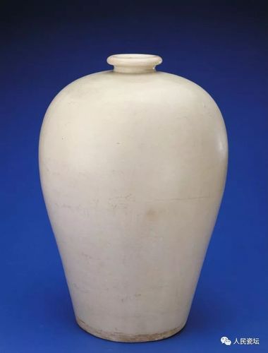 白釉梅瓶,唐,高42.5cm,口径9cm,底径17.5cm.
