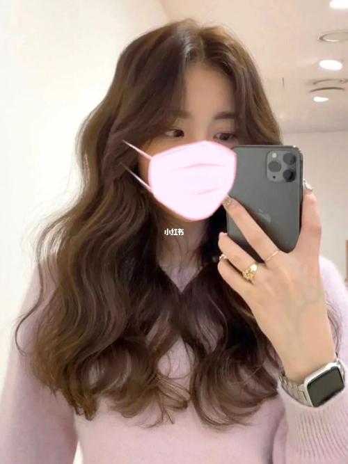 长发女生慵懒法式大卷真的太温柔显气质了_发型_法式风格_法式卷_烫发