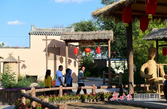 地处黄河之滨的靖远县东湾镇瓜园村,群山环抱,水资源丰富.