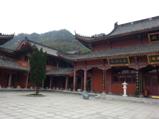 五祖寺,原名东山寺,或东禅寺,后世改称五祖寺,位于湖北省黄梅县东