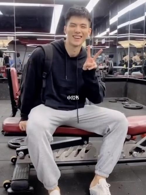 憨憨吗?憨归憨 多少带点阳光和肌肉98