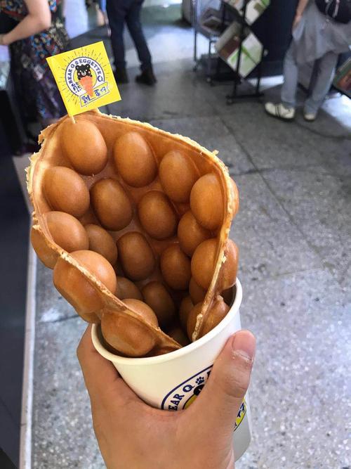 知道台湾的素食很有名 结果想去的那家关门了 但是在路上碰到了鸡蛋仔