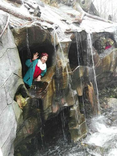 这是花果山水帘洞.