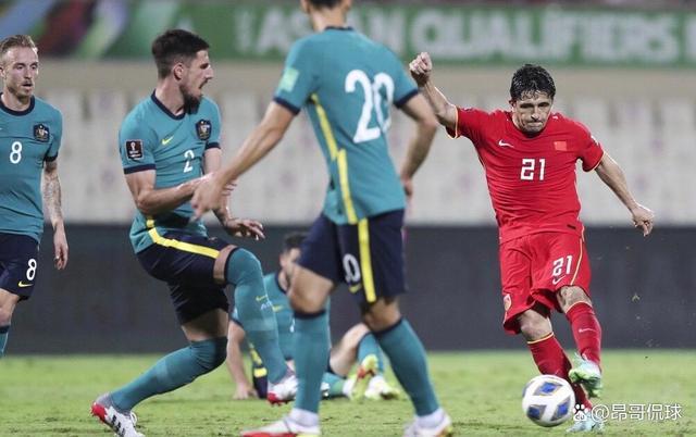 归化球员在国足并没有打出最好的自己不管怎样,洛国富的态度总是好的