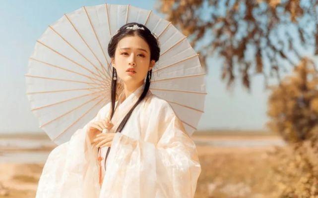 温婉素雅绝美的古装美女