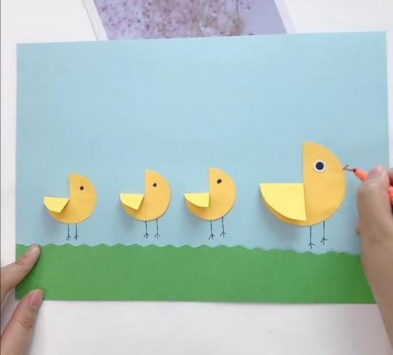 小班手工-《小鸡散步》》