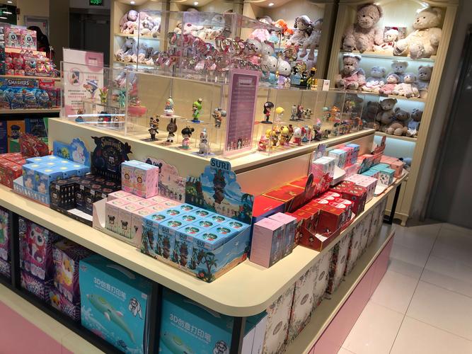 胖东来时代广场玩具文体陈列图