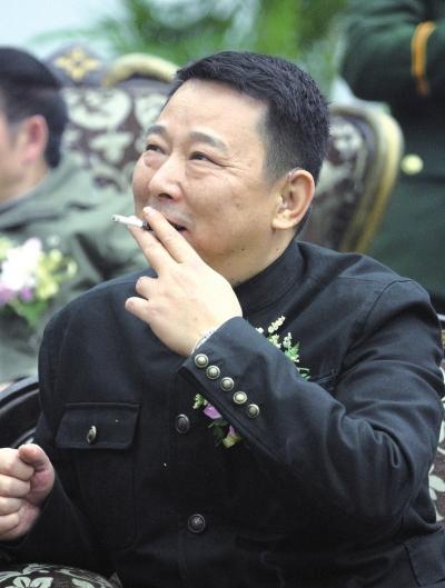 刘汉涉黑组织覆灭 受害人称盼正义黑发变白发(图)-法眼聚焦-社会频道