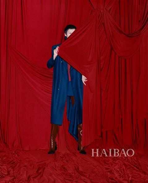 品牌 > 巴黎世家 (balenciaga) 2017春夏广告的戏剧性 来源:海报网