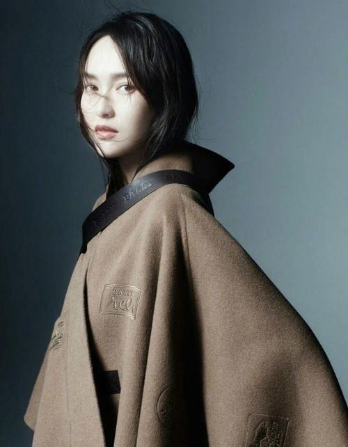 唐嫣《时尚cosmo》12月刊 "江湖很大 亦很美",美艳婀娜,演绎深入时光