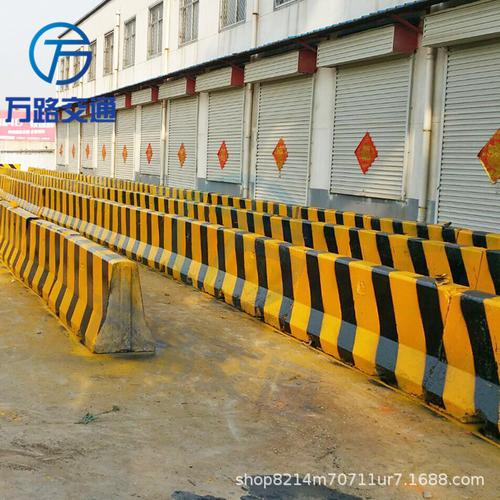 水泥隔离墩 高速公路分流防撞墩 施工安全隔离墩 黄黑