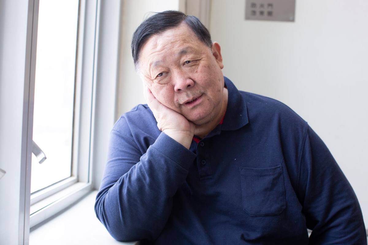 突发!73岁秦煌不慎跌倒,被紧急送往医院,曾因喝醉酒跌入海中