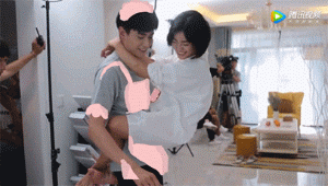 旋转抱抱举高高,胡一天沈月你俩这样搞是要出事的啊