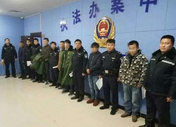兰考警方端掉一聚众赌博窝点 当场查获20余人