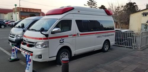 只有34张床位,这家医院如何承担10000人的医疗任务?_日本