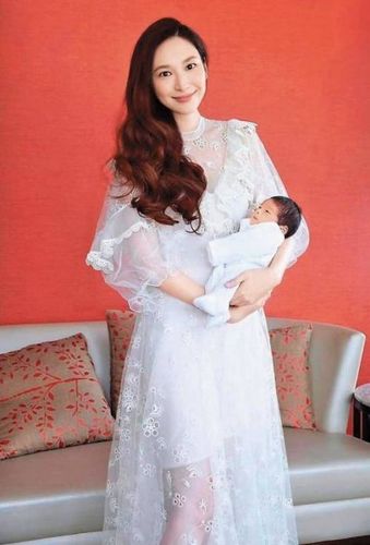 吴佩慈和纪晓波虽然没结婚 但是男友却在她卡上存了40