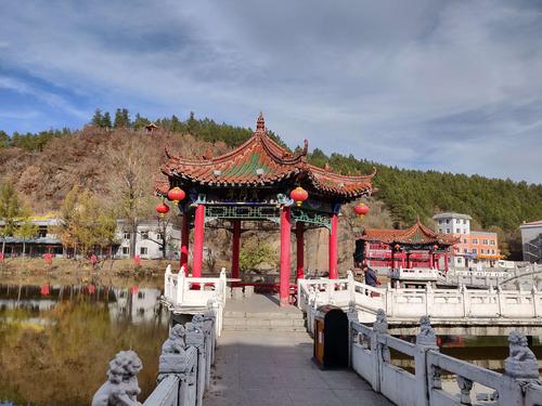 美丽南岔晚秋月牙湖