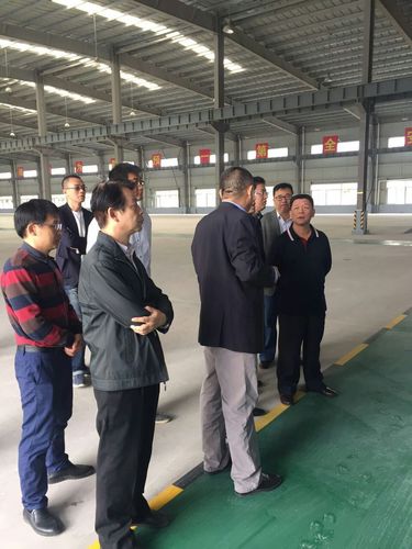 同安区政府领导到宏鹭升工厂参观指导